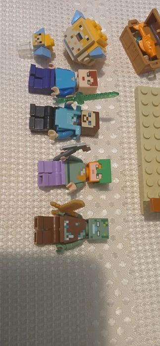 Lego Minecraft original cu 4 figurine Minecraft