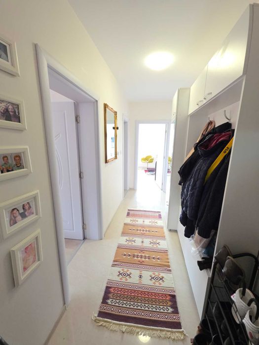 Нов напълно обзаведен 3-стаен апартамент в широк център на Велинград.