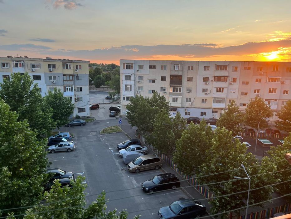 Închiriez apartament