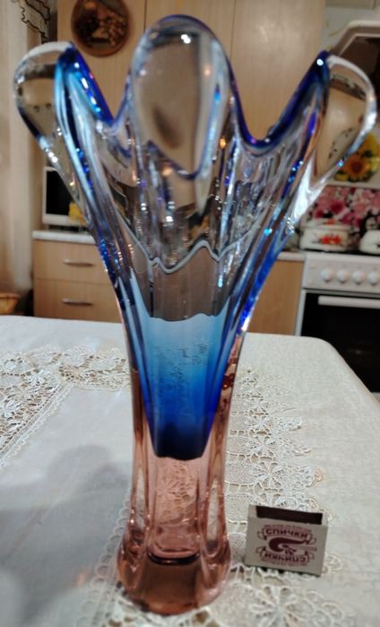 Чехославацкие , красивые, редкие вазы Богема.