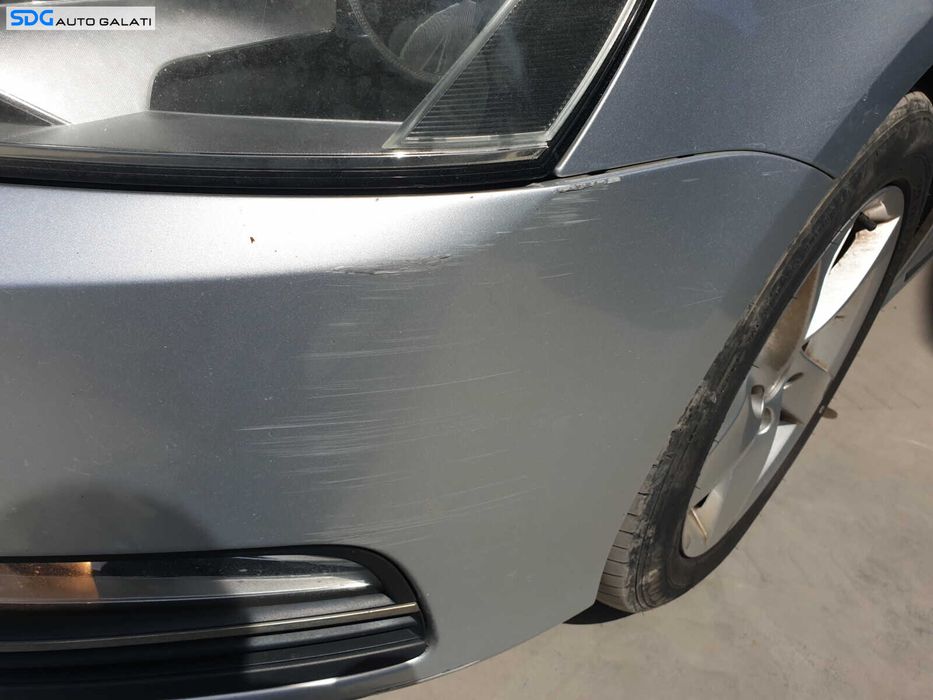 Bara Spoiler Fata cu Grile Proiectoare cu Imperfectiuni Volkswagen Passat B7 2010 - 2015 Culoare LA7W [K3738]