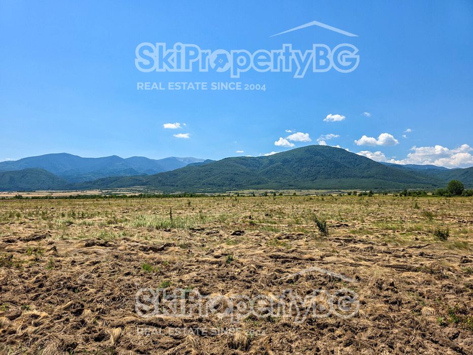 Парцел до голф клуб Ибър в Долна Баня!