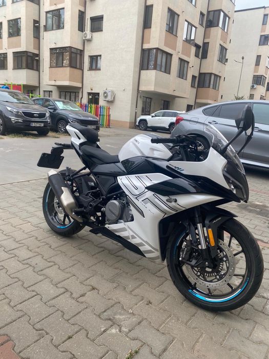 CFMoto 300SR ABS 2025