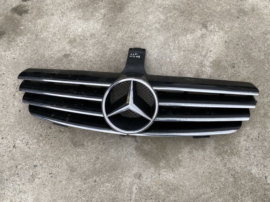 Grila fata Mercedes CLK W209 Pret 500 lei