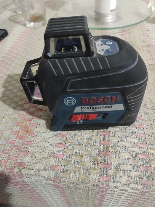 Vând laser Bosch GLL 3-80