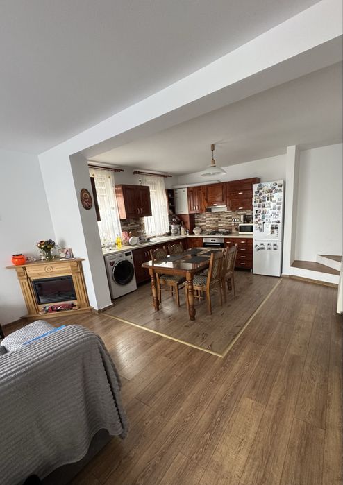 Casa de vanzare cvaduplex !