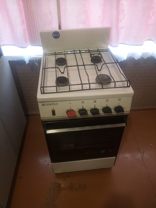 Продам газовую плиту