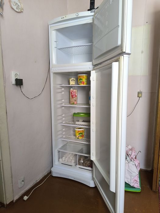 Продам холодильник Indesit