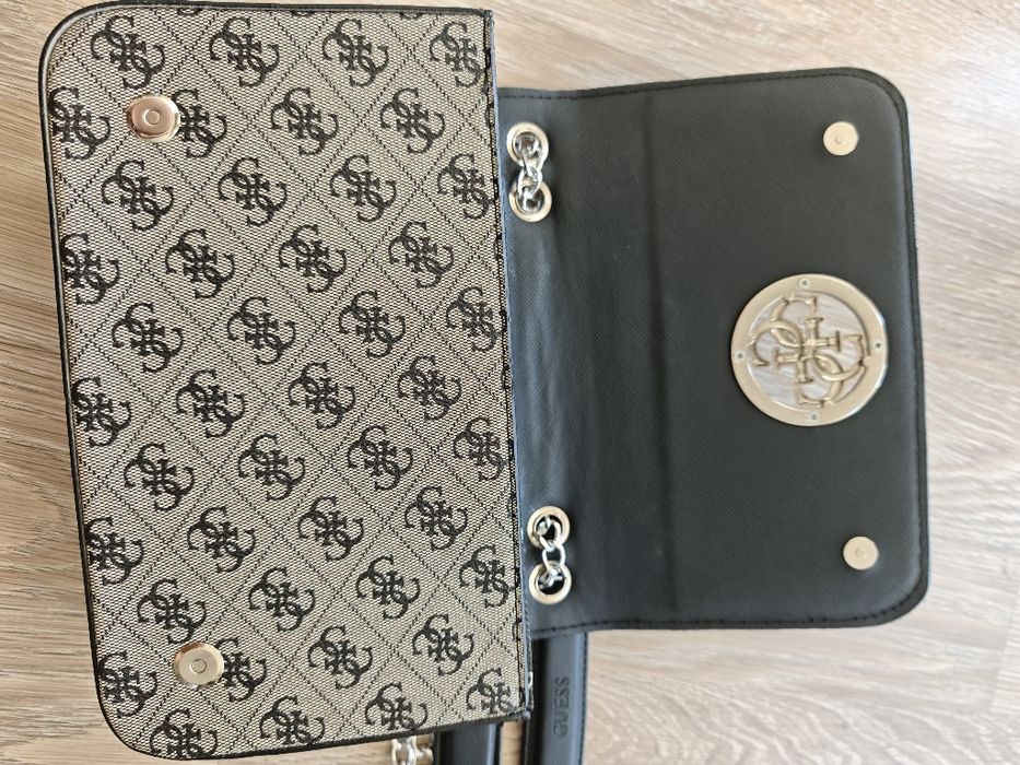 Дамска чанта Guess