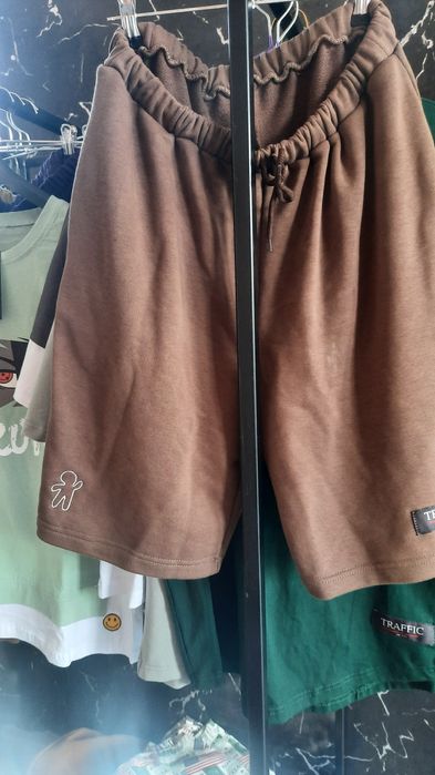 Предлагаются футболки.