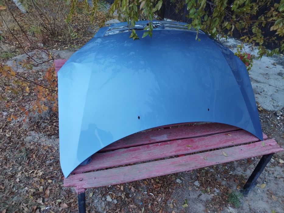 Капот. Avensis Verso/ ipsum