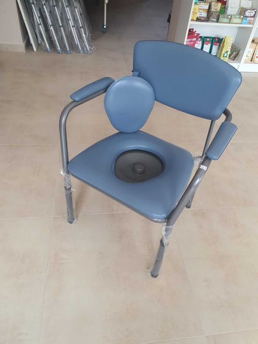 Тоалетен стол с кожена седалка-регулируем №8005