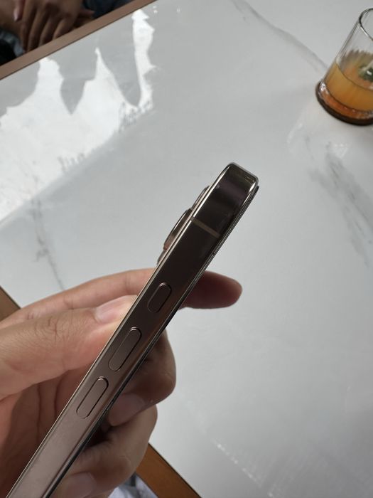 Iphone 16 pro desert titanium