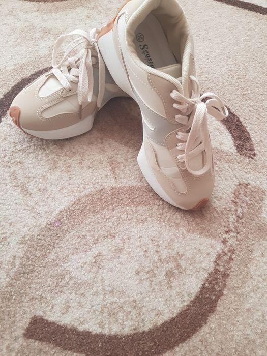 Дамски сникърси ..