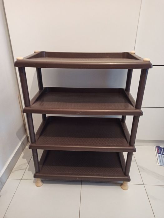 Етажерка за обувки.