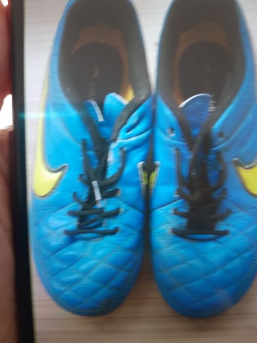 Vând sauschimb adidasi piele cu crampoane Nike ,Puma pt băieți/bārbat