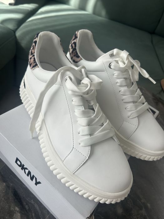 DKNY оригинални маратонки 41 номер