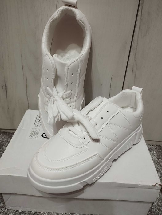 Бели Кецове ,чисто нови