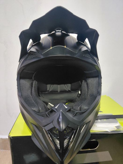 Чисто нова каска Shot pulse edge