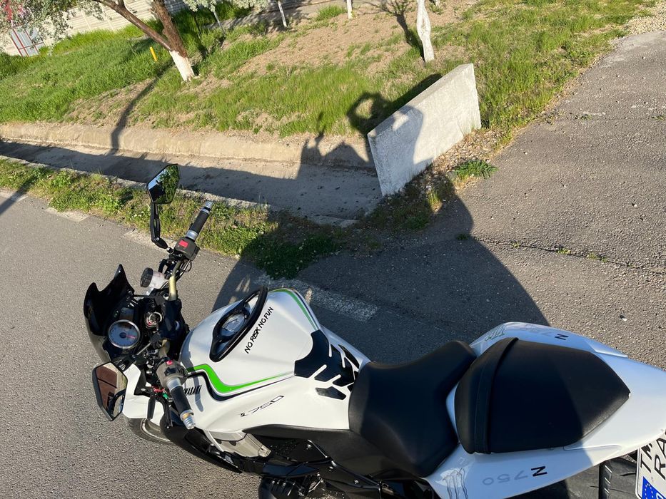 Vând Kawasaki z750 2008 injecție
