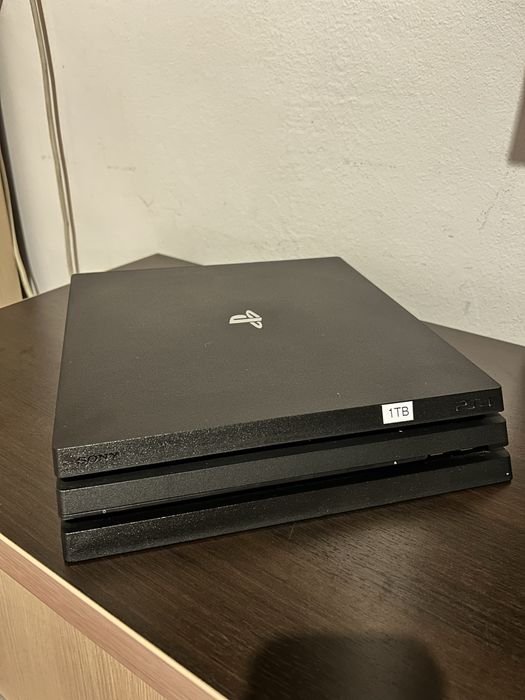 Playstation 4 Pro 1 TB + Controller