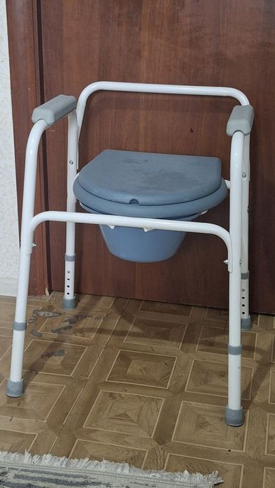 Санитарный стул туалет