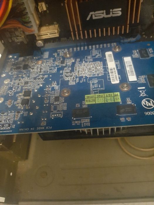 placa video dedicata NVidia GeForce GT440