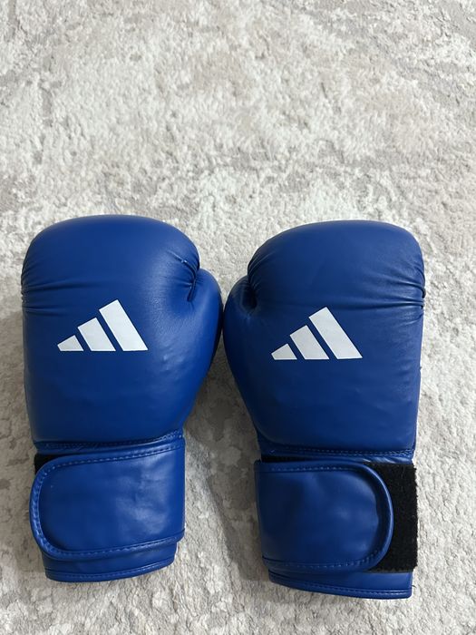 Продам боксерские перчатки