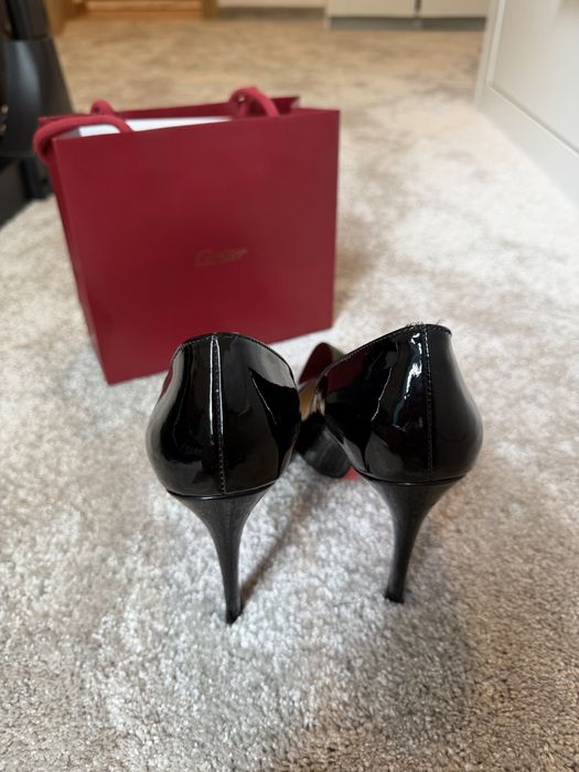 Чехли Hermes / Кецове Balenciaga / Обувки на ток Christian Laboutin