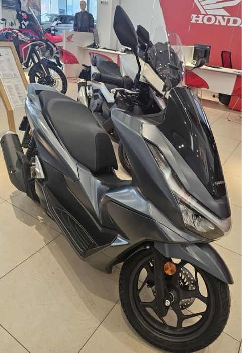 Scuter Honda Pcx 125 DX Nou 2026