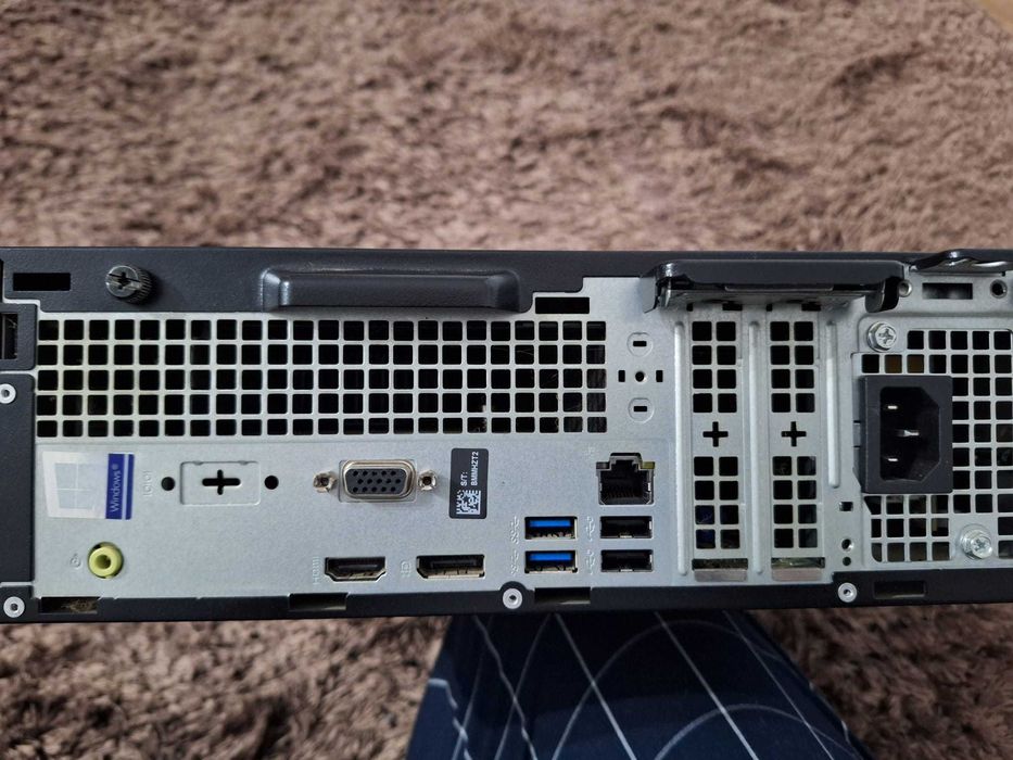Vand PC DELL OptiPlex 3060 i5 - 8500 Intel Core Pana la 4.10 GHz 8 GB