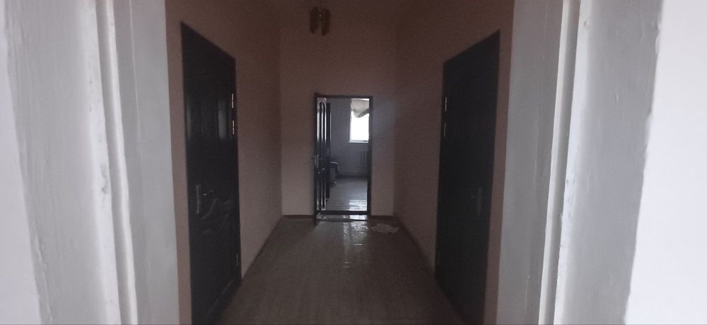 Hovli sotiladi 6 xonali 5.5 sotix