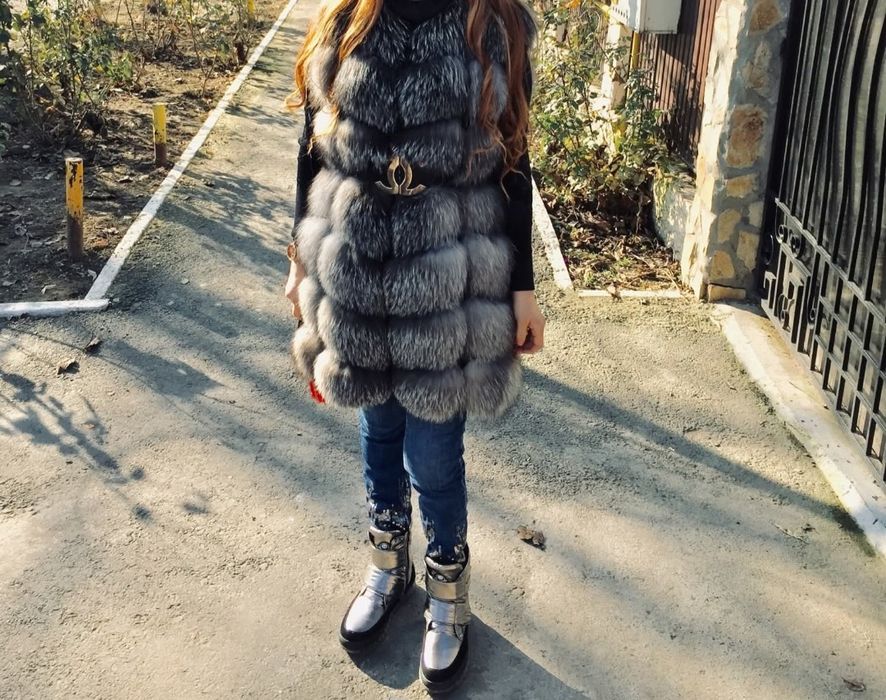 Vesta blana de vulppe argintie lunga