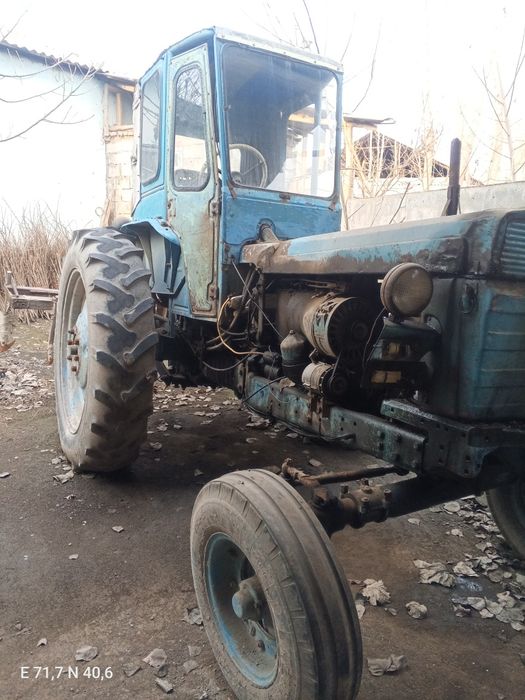 Traktor 28 yurib turibdi