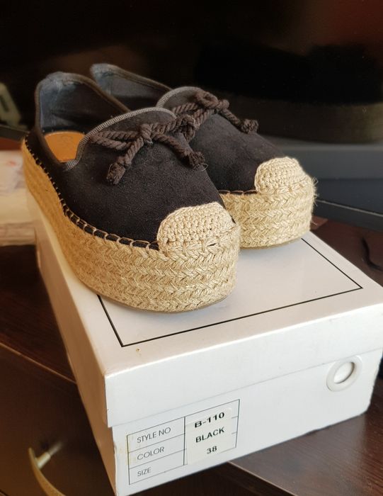 Дамски велурени обувки