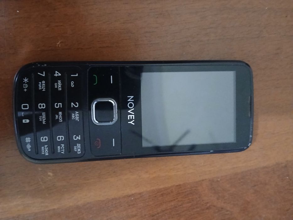 NOVEY knopka telefon sotiladi