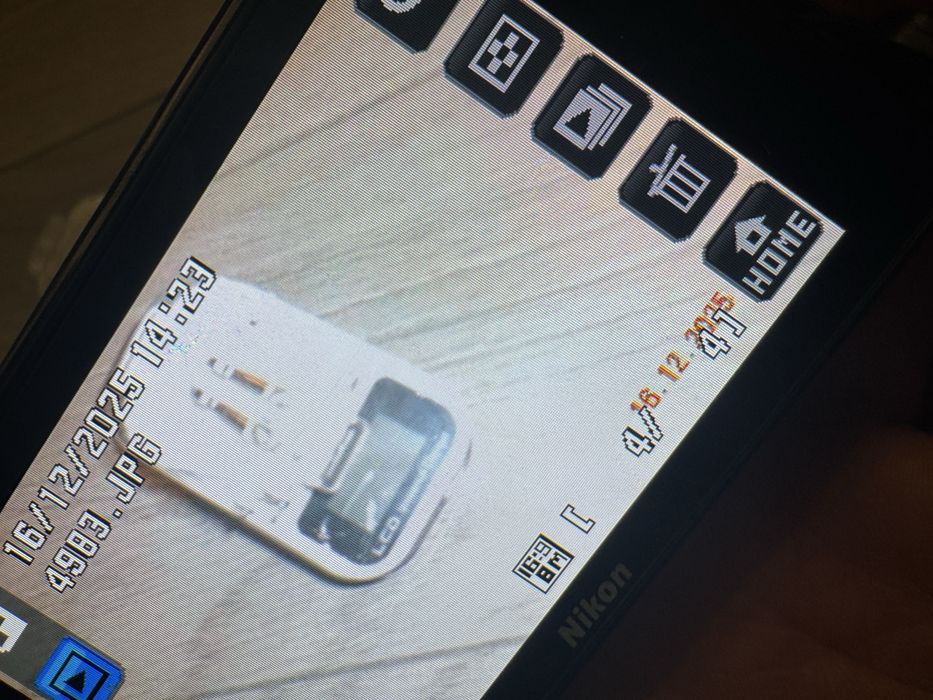 Nikon coolpix S70 touchscreen cu data si ora