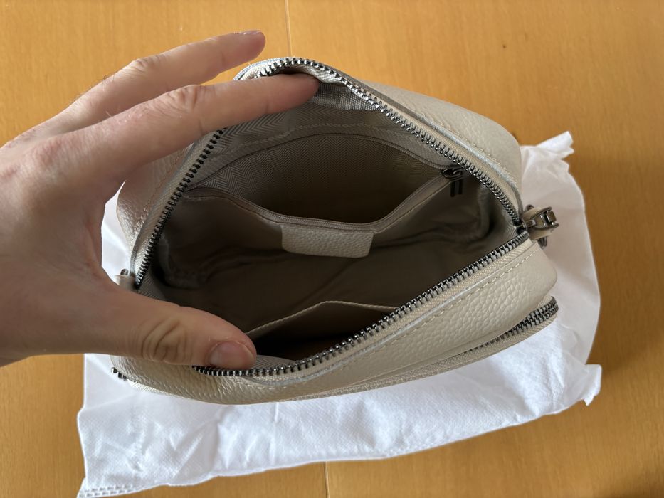 Чанта за през рамо от естествена кожа  - бял и черен цвят