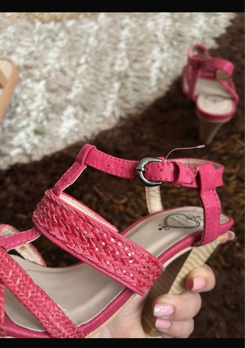 Sandale roz cu toc gros