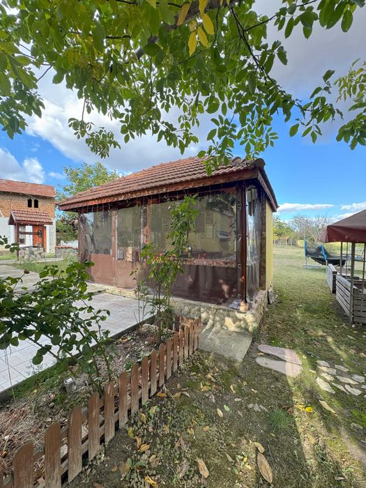 Продавам къща с.ОБНОВА