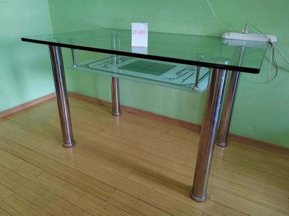 Продам Стеклянный стол