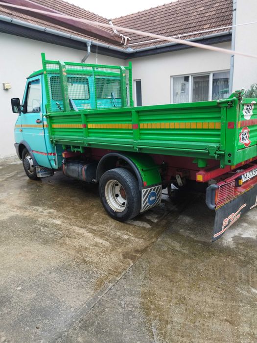 Camioneta Iveco dyali basculabil