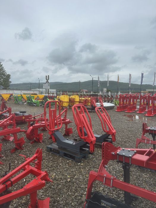 Clesti manevrat baloti . Coasa . Infoliator . Grebla