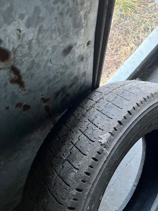 Одна покрышка на газел.