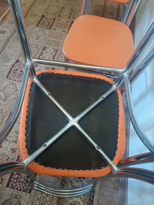 Стулья кухонные, четыре штуки