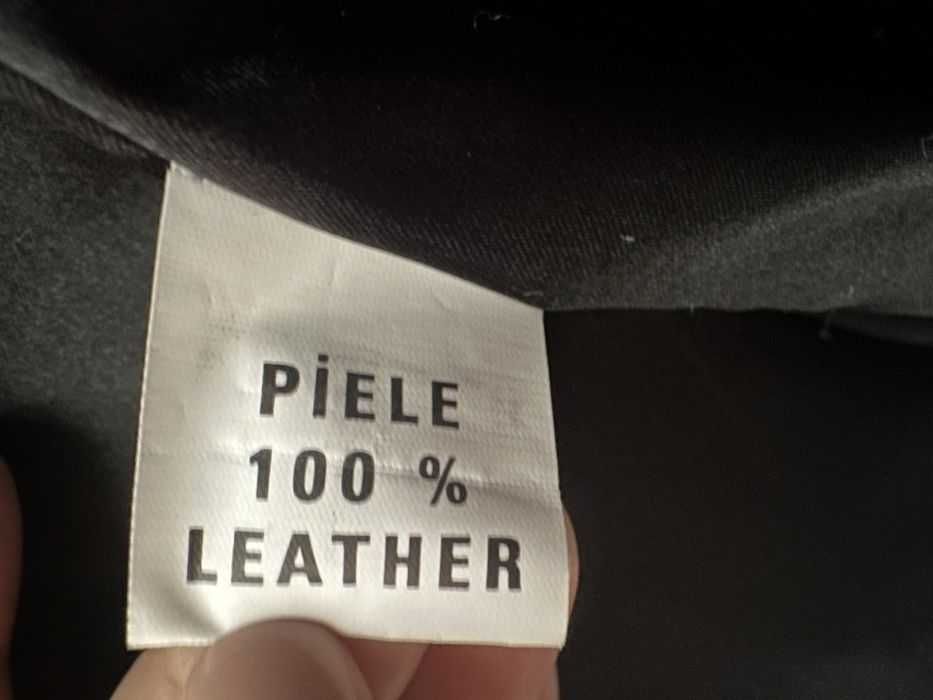 Geaca neagra de piele naturala