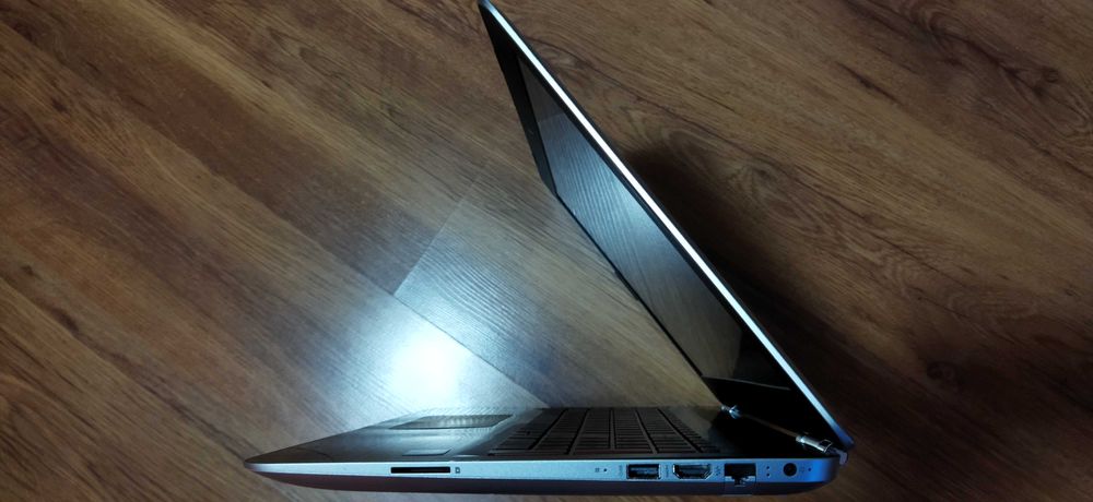 HP 15 15.6" Full HD Intel I5-6300HQ TPM​ B&O SSD два диска две  карти