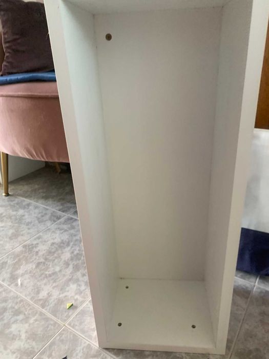 Продавам чисто нова етажерка с огледало