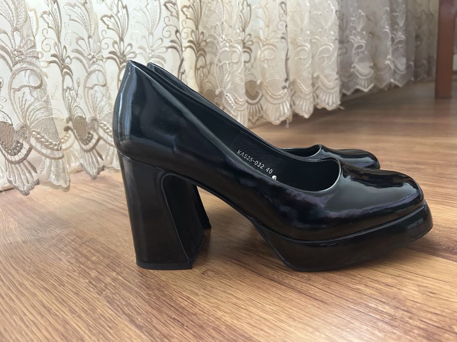 Елегантни обувки с платформа и дебел ток