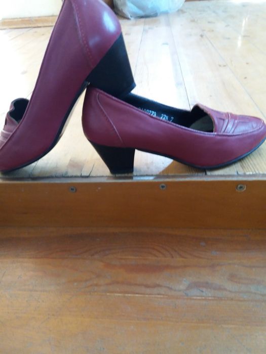 Продам женскую обувь